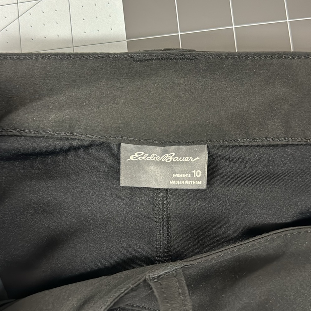 EUC Eddie Bauer Cargo Pocket Skirt in Black - Picture 6 of 8